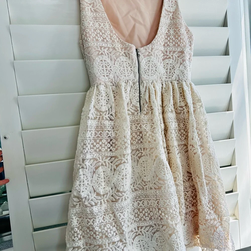 Alice Olivia Giola floral lace embroidery fit-and-flare dress Cream size 8 - Picture 5 of 10